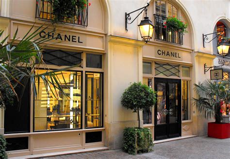 Chanel shop